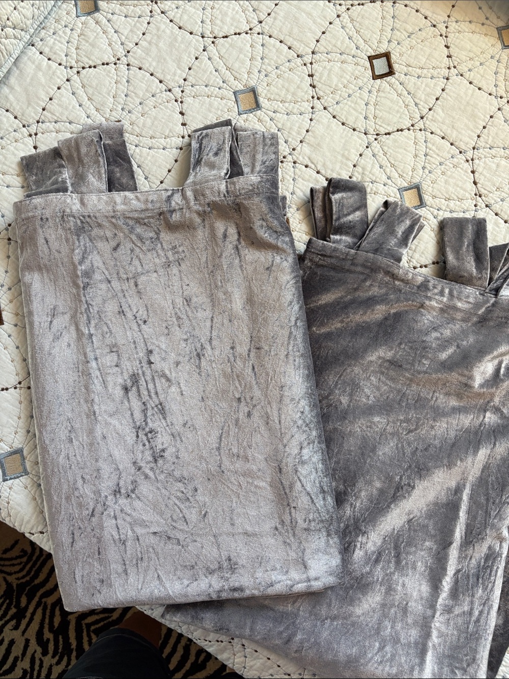 URBAN OUTFITTERS HOME CRUSHED VELVET HEAVY DRAPES/CURTINS / SILVER GREY - Picture 2 of 6